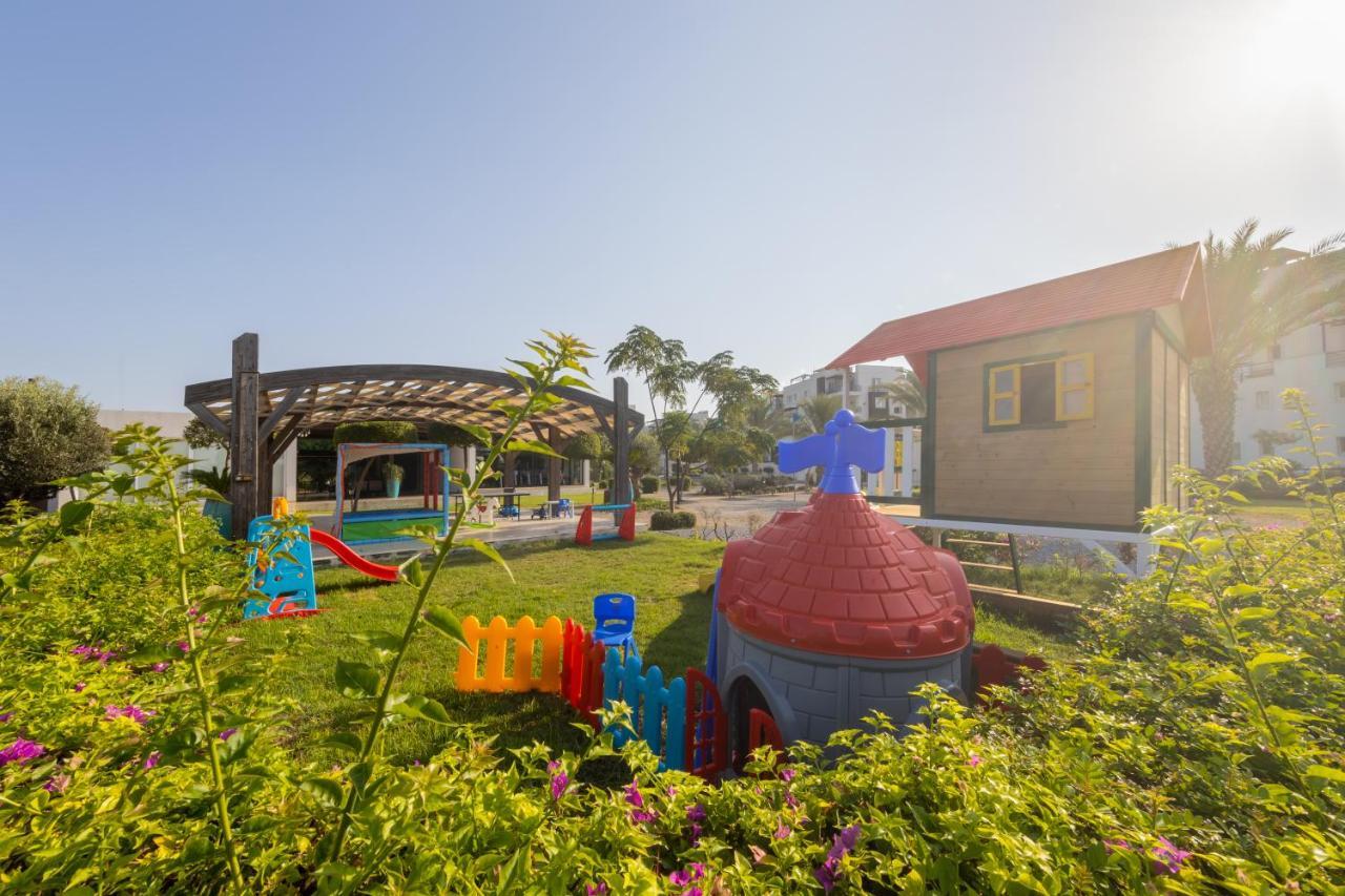 Thalassa Beach Family & Waterpark Resort Vokolidha Ngoại thất bức ảnh
